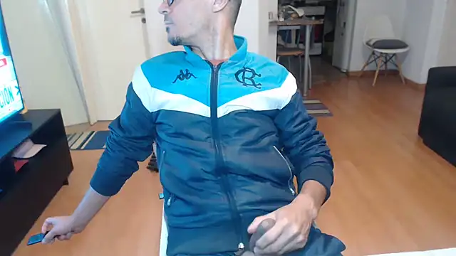 Snapshot of guachin_hunk chatting on June 16, 10:56 pm guachin hunk online show from June 16, 10:56 pm