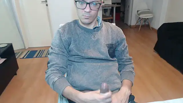 Snapshot of guachin_hunk chatting on July 4, 9:32 pm guachin hunk online show from July 4, 9:32 pm