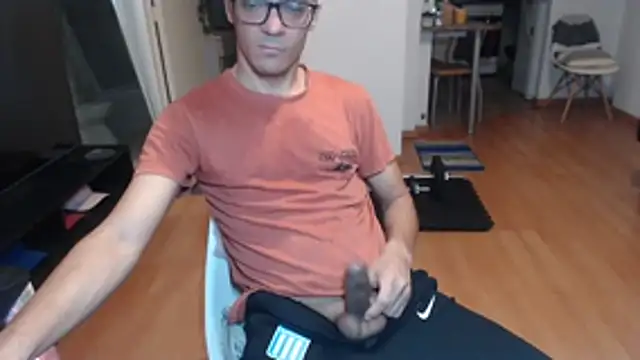 Snapshot of guachin_hunk chatting on August 1, 2:55 am guachin hunk online show from August 1, 2:55 am