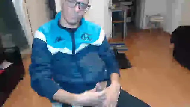 Snapshot of guachin_hunk chatting on August 3, 3:49 am guachin hunk online show from August 3, 3:49 am
