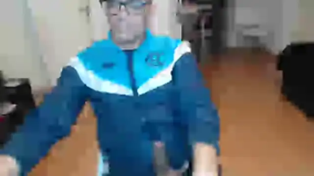 Snapshot of guachin_hunk chatting on August 4, 3:10 am guachin hunk online show from August 4, 3:10 am