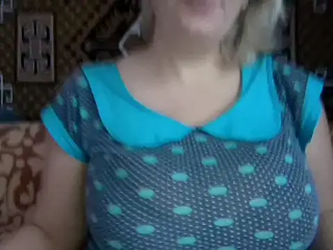 Snapshot of Diana_Britt chatting on December 14, 6:24 am Diana Britt online show from December 14, 6:24 am