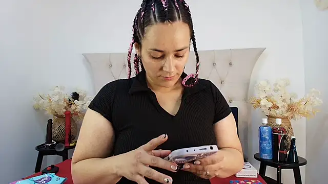 Snapshot of MIchelMomet chatting on March 22, 1:08 pm MIchelMomet online show from March 22, 1:08 pm