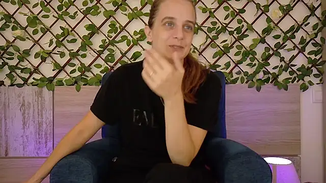 LadyChantale online show from October 26, 7:47 am