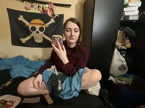 Snapshot of Snowbunnycake_131 chatting on May 26, 7:26 am Snowbunnycake 131 online show from May 26, 7:26 am