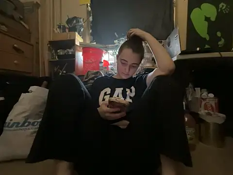 Snapshot of Snowbunnycake_131 chatting on June 4, 10:49 pm Snowbunnycake 131 online show from June 4, 10:49 pm