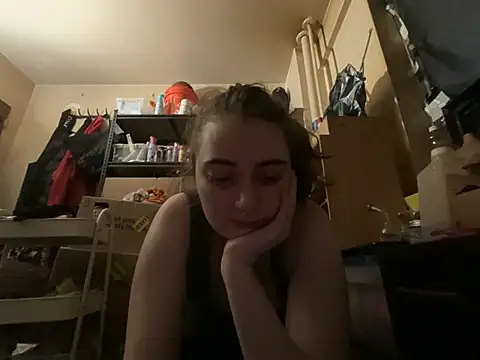 Snapshot of Snowbunnycake_131 chatting on June 23, 6:22 am Snowbunnycake 131 online show from June 23, 6:22 am