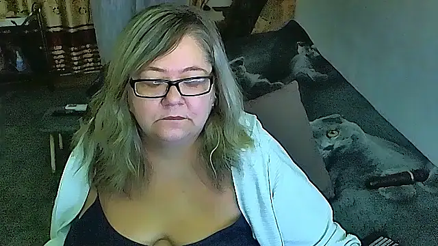 Snapshot of sex2 chatting on November 18, 12:27 am sex2 online show from November 18, 12:27 am