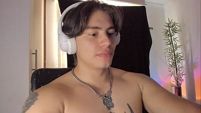 Snapshot of Giordano_Russo chatting on May 11, 4:04 pm Giordano Russo online show from May 11, 4:04 pm