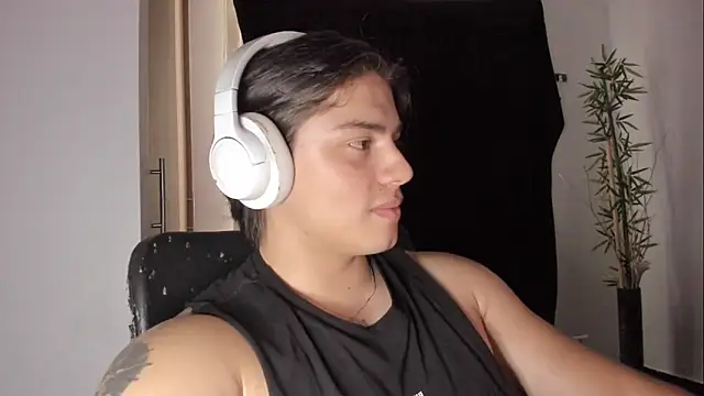 Snapshot of Giordano_Russo chatting on May 21, 10:06 pm Giordano Russo online show from May 21, 10:06 pm
