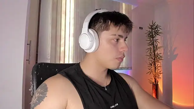 Snapshot of Giordano_Russo chatting on June 5, 8:14 pm Giordano Russo online show from June 5, 8:14 pm