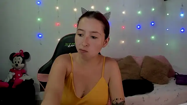 Snapshot of Ginger_Sweetty chatting on February 9, 1:11 am Ginger Sweetty online show from February 9, 1:11 am