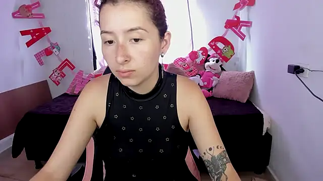 Snapshot of Ginger_Sweetty chatting on February 14, 8:26 pm Ginger Sweetty online show from February 14, 8:26 pm