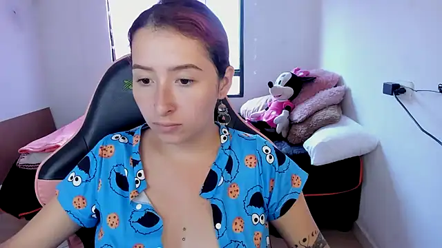 Snapshot of Ginger_Sweetty chatting on February 17, 10:14 pm Ginger Sweetty online show from February 17, 10:14 pm