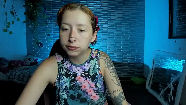 Snapshot of Ginger_Sweetty chatting on September 27, 11:43 pm Ginger Sweetty online show from September 27, 11:43 pm