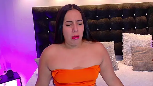 Snapshot of ValenScott1 chatting on February 8, 1:01 pm ValenScott1 online show from February 8, 1:01 pm