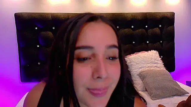 Snapshot of ValenScott1 chatting on February 11, 4:24 pm ValenScott1 online show from February 11, 4:24 pm