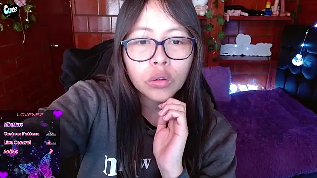 Snapshot of MidoriQuiinn chatting on March 12, 2:23 pm MidoriQuiinn online show from March 12, 2:23 pm