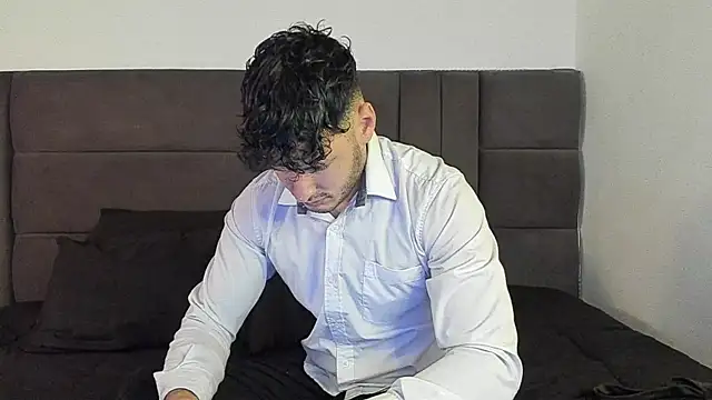 Snapshot of alejandro__2 chatting on January 16, 6:01 pm alejandro 2 online show from January 16, 6:01 pm