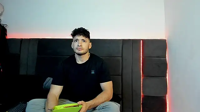 Snapshot of alejandro__2 chatting on January 31, 7:11 pm alejandro 2 online show from January 31, 7:11 pm