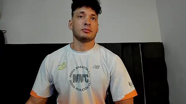 Snapshot of alejandro__2 chatting on March 3, 4:13 pm alejandro 2 online show from March 3, 4:13 pm