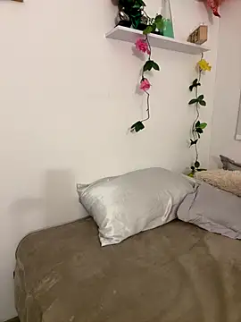 Snapshot of oriana_zoeee chatting on October 30, 12:12 am oriana zoeee online show from October 30, 12:12 am