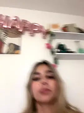 Snapshot of oriana_zoeee chatting on November 11, 11:49 pm oriana zoeee online show from November 11, 11:49 pm