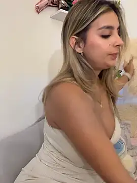 Snapshot of oriana_zoeee chatting on November 28, 10:23 pm oriana zoeee online show from November 28, 10:23 pm