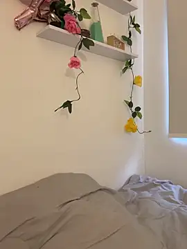 Snapshot of oriana_zoeee chatting on December 1, 10:15 pm oriana zoeee online show from December 1, 10:15 pm