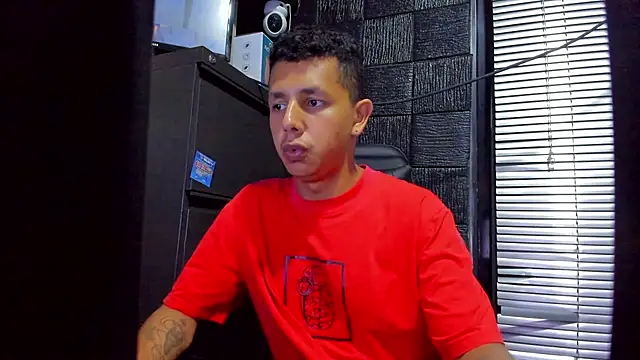 Snapshot of boy_bigcock24cm chatting on June 4, 11:33 pm boy bigcock24cm online show from June 4, 11:33 pm