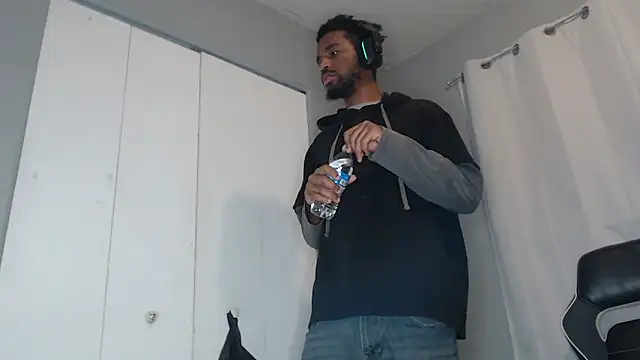 Snapshot of ChrisVacher chatting on December 11, 1:49 pm ChrisVacher online show from December 11, 1:49 pm