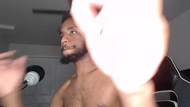 Snapshot of ChrisVacher chatting on October 7, 12:30 am ChrisVacher online show from October 7, 12:30 am