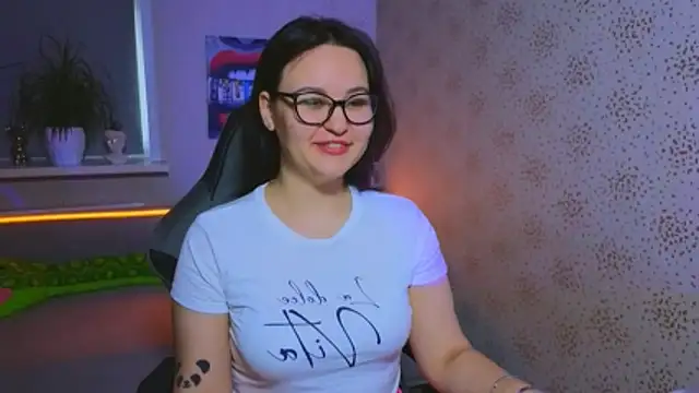 EsterLogan online show from November 7, 9:31 am