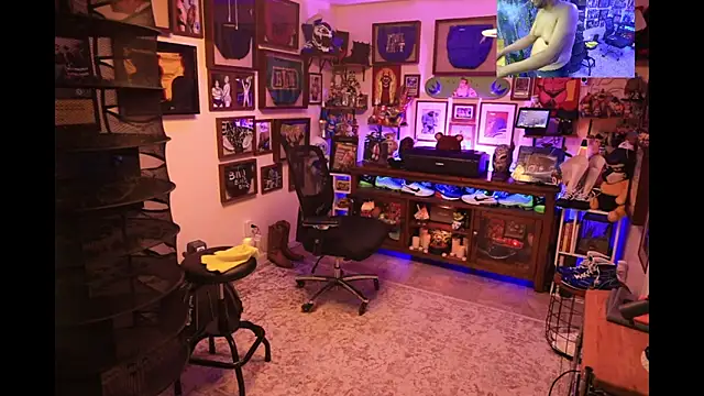 Snapshot of Briefs_bud chatting on January 5, 6:02 am Briefs bud online show from January 5, 6:02 am