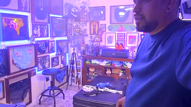 Snapshot of Briefs_bud chatting on November 25, 1:27 am Briefs bud online show from November 25, 1:27 am