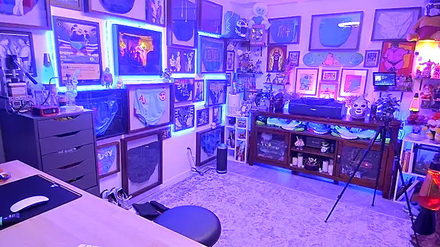 Snapshot of Briefs_bud chatting on November 30, 3:32 am Briefs bud online show from November 30, 3:32 am