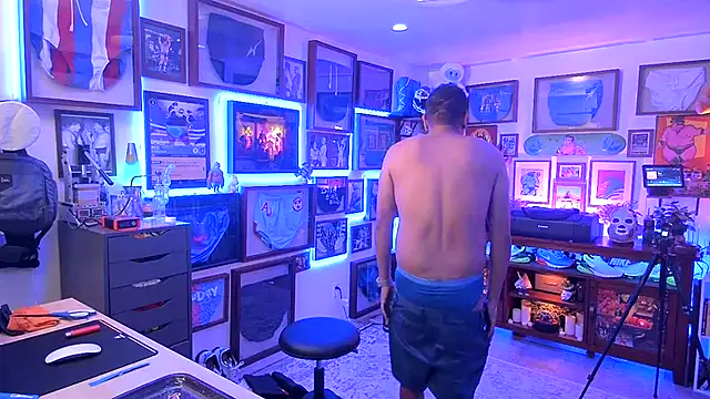 Snapshot of Briefs_bud chatting on December 1, 5:12 am Briefs bud online show from December 1, 5:12 am