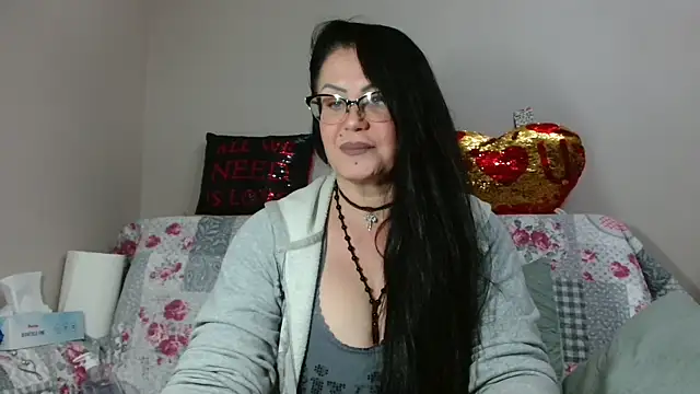 x  KHALEESI  x online show from November 14, 9:24 pm