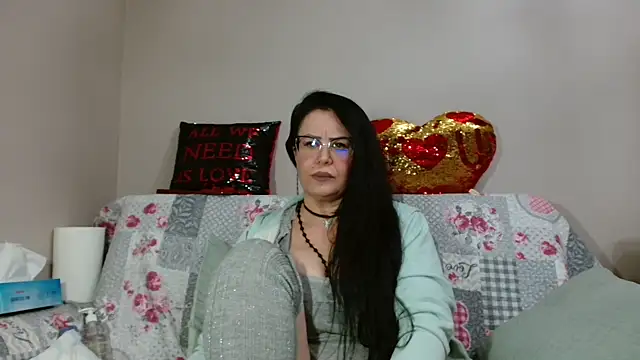 x  KHALEESI  x online show from November 25, 7:14 pm