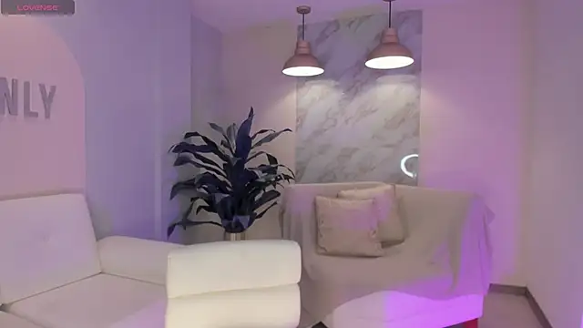 NiaHolland online show from December 14, 6:12 pm