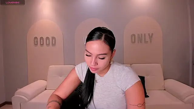 Snapshot of MollyJones_ chatting on June 17, 7:26 pm MollyJones online show from June 17, 7:26 pm