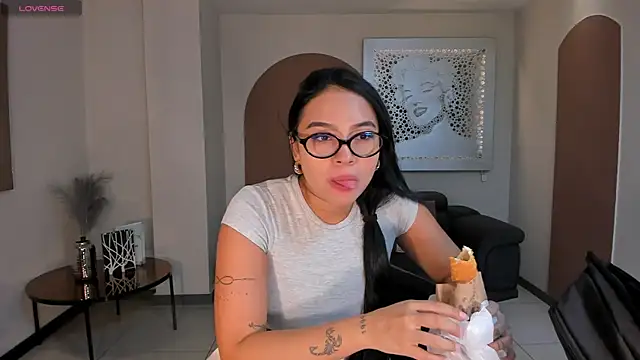 Snapshot of MollyJones_ chatting on July 31, 12:26 pm MollyJones online show from July 31, 12:26 pm