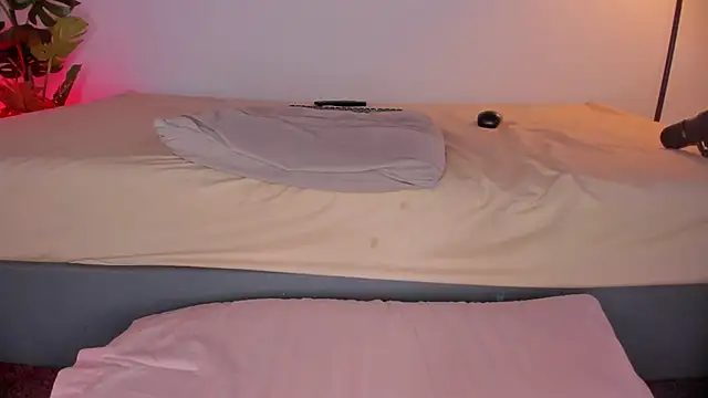hot booty  online show from May 1, 9:08 pm
