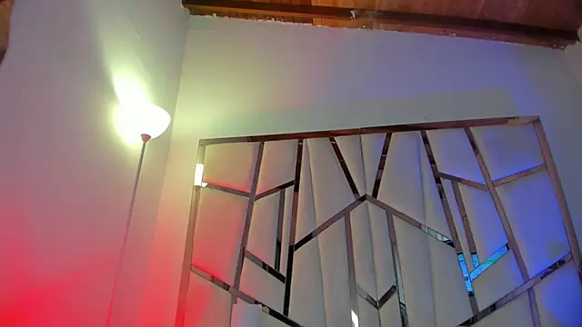 Snapshot of hot_booty_ chatting on June 1, 9:27 pm hot booty online show from June 1, 9:27 pm