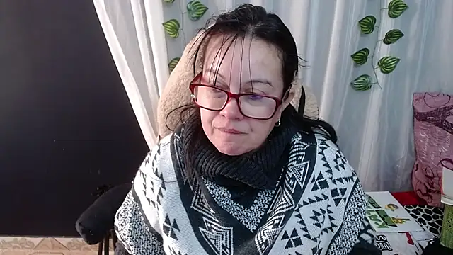 Sonialorens  online show from December 3, 9:56 pm