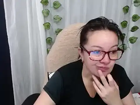 Sonialorens  online show from December 4, 12:58 pm