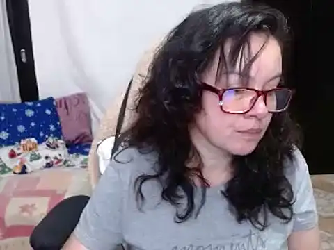 Sonialorens  online show from December 5, 9:28 pm
