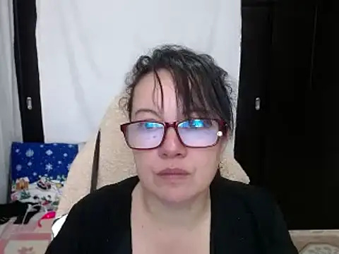 Sonialorens  online show from December 13, 4:16 pm