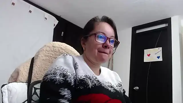 Sonialorens  online show from December 17, 11:49 am
