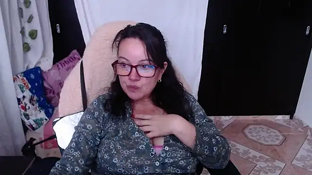 Sonialorens  online show from December 18, 5:31 pm